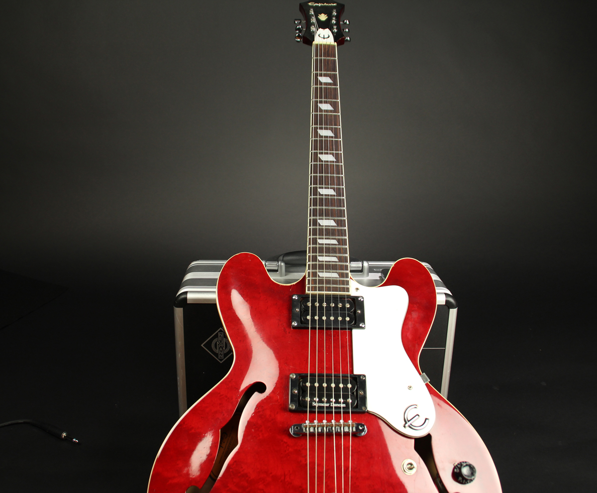Epiphone Riviera CH whole body tilted 1200